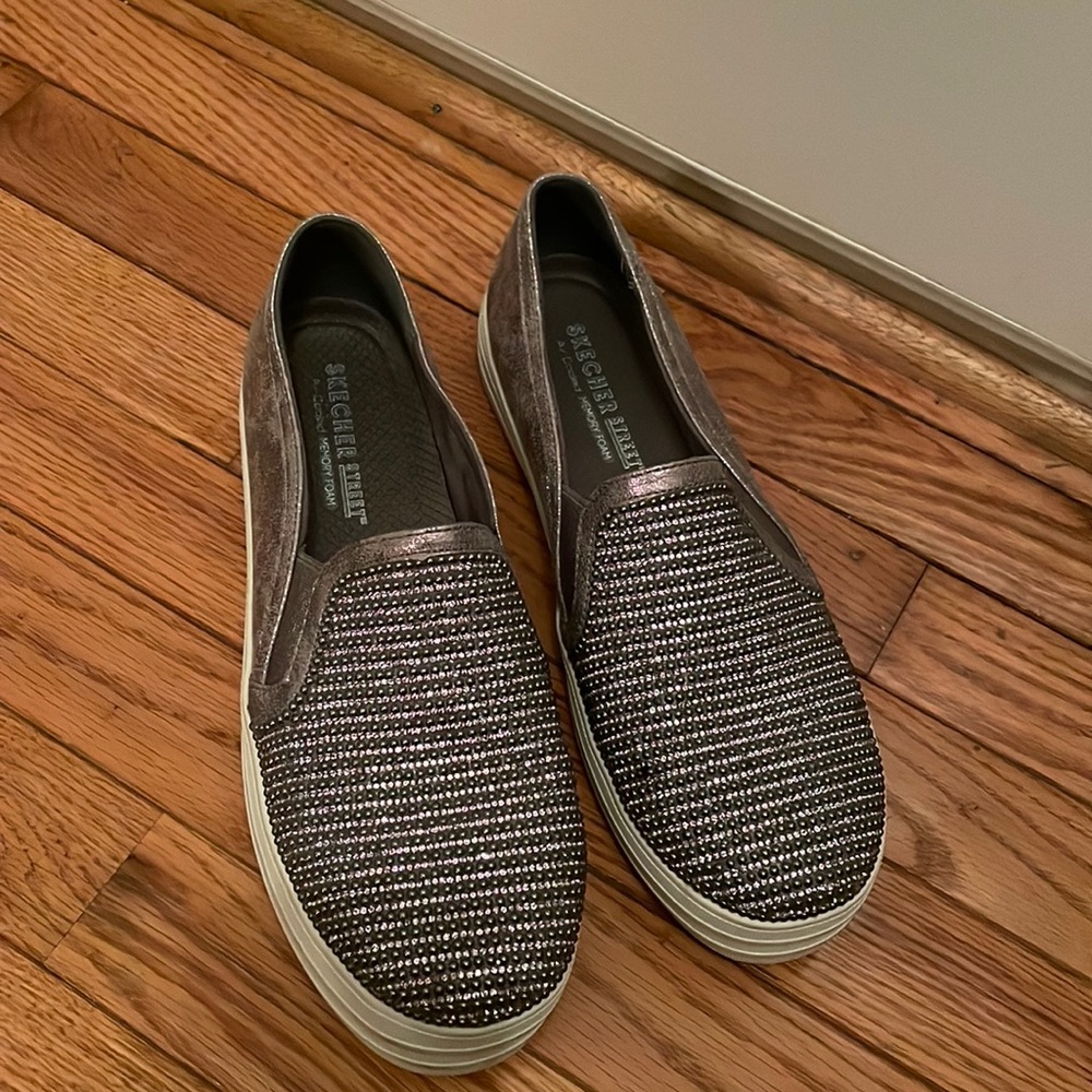 Never worn sketchers slide ons